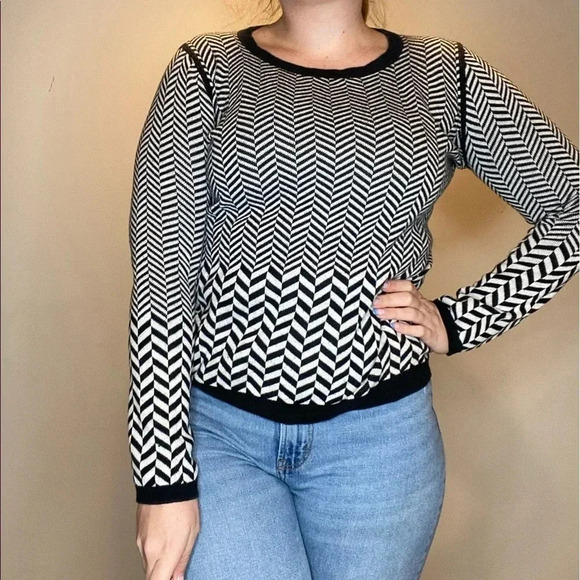 Banana Republic Sweaters - Banana Republic Patterned Black and White Sweater